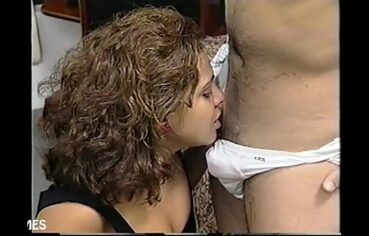 Sexo todo gostoso com uma magricela no filmes porno