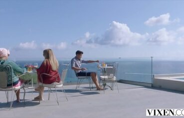 Sexo novinhas - Suruba gostosa com duas vadias na praia